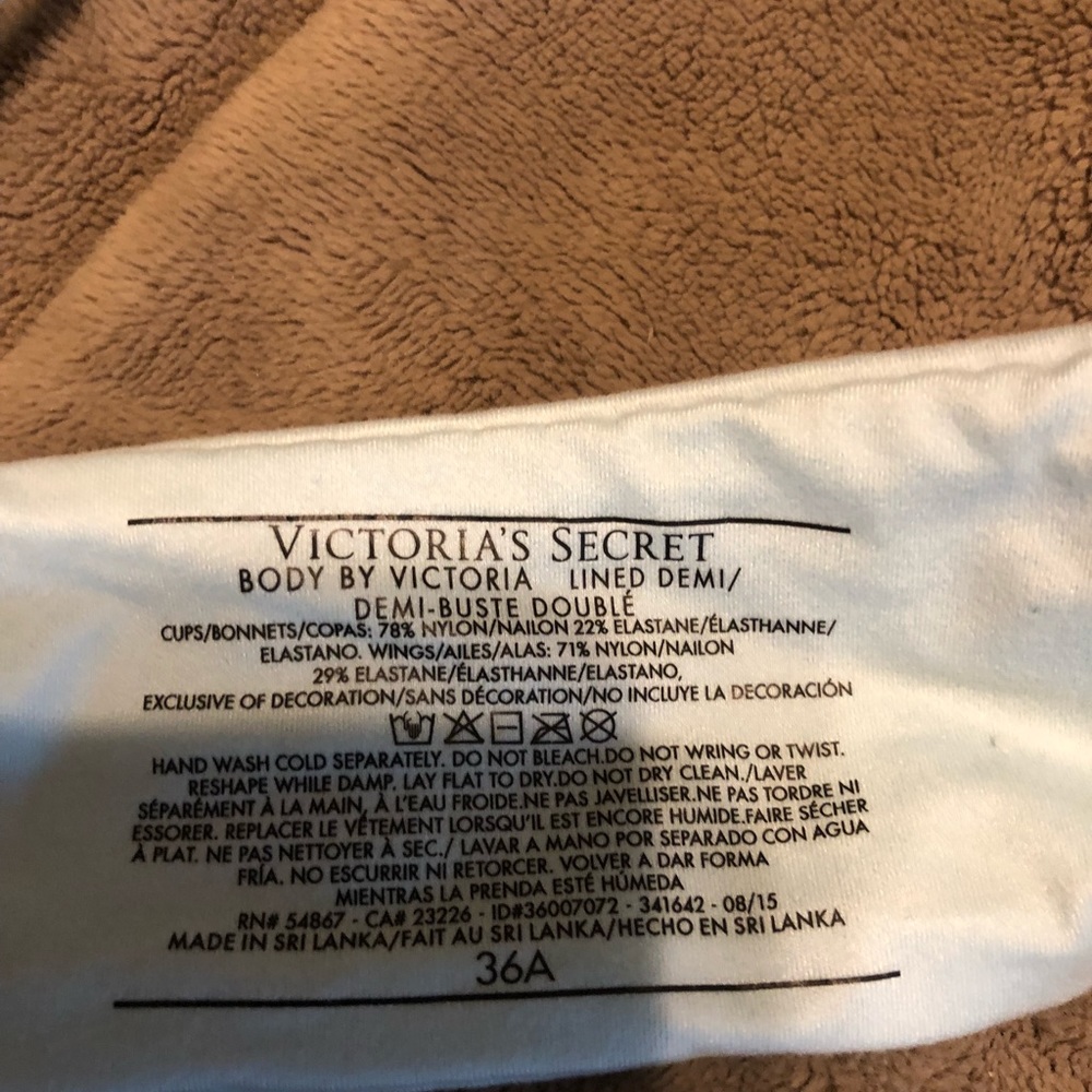 Victoria’s Secret Body by Victoria lined demi 36A - Picture 3 of 3